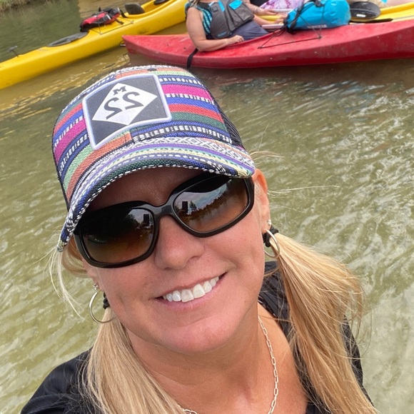 Meet your Posher, Shelley - Picture 3 of 5